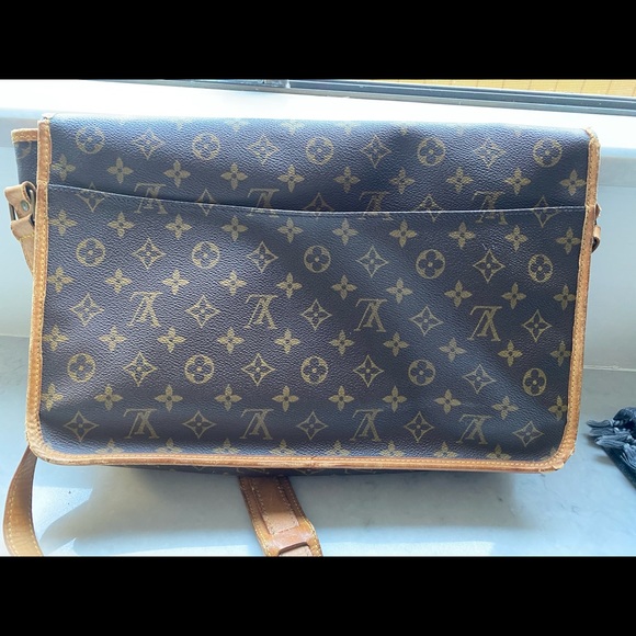 LOUIS VUITTON MESSENGER BAG - Picture 12 of 13